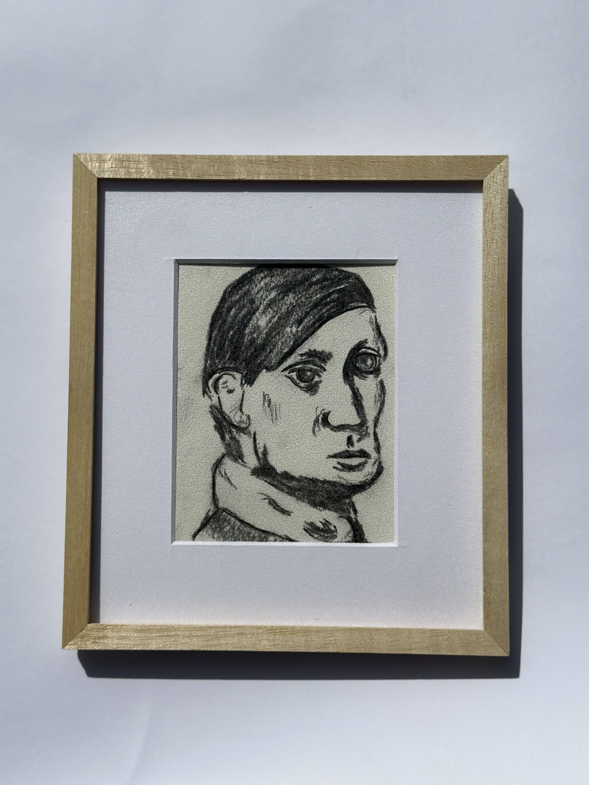 EL  – Grafito 13 x 10.5cm- MEDIDA TOTAL